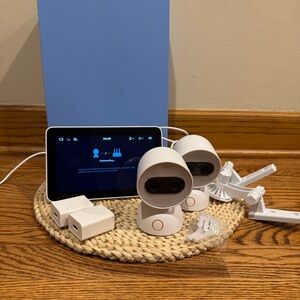 Smart Home Security Camera Set with Display